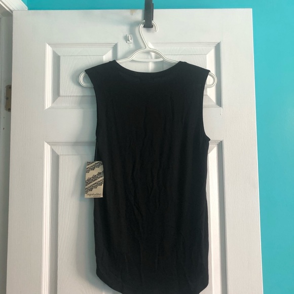 Eye Shadow Sleeveless Cat Shirt - Picture 2 of 6